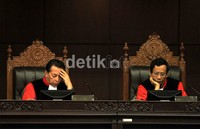Menurut Mahkamah, pemberlakuan PT secara nasional yang mempunyai akibat hukum justru bertentangan dengan kedaulatan rakyat, hak politik, dan rasionalitas sehingga bertentangan pula dengan tujuan pemilu itu sendiri yaitu untuk memilih wakil rakyat mulai dari tingkat pusat hingga daerah.