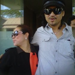 Tak Ada Busana Adat di Pernikahan Nunung & Iyan