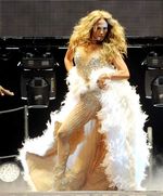 Penampilan Super Seksi J.Lo di Atas Panggung