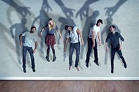 Lagu tersebut tak disangka mencapai 133.684.570 hit di YouTube, dan Walk Off The Earth yang digawangi oleh Gianni Luminati, Sarah Blackwood, Ryan Marshall, Mike Taylor dan Joel Cassady langsung populer. (dok. walkofftheearth.com)