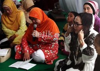 Acara tersebut dihadiri oleh anak-anak yatim dan ibu-ibu yang tinggal di sekitarnya.