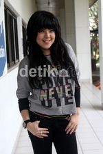 Tina Toon Bergaya Casual