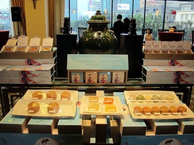 Rayakan Festival Moon Cake di Pearl JW Marriott