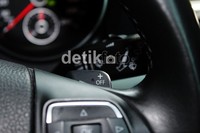 Ingin merasakan sensasi balap? Tinggal sentuh saja dengan jari paddle shift untuk memindahkan gigi di mode sport. Dadan Kuswara/detikOto.