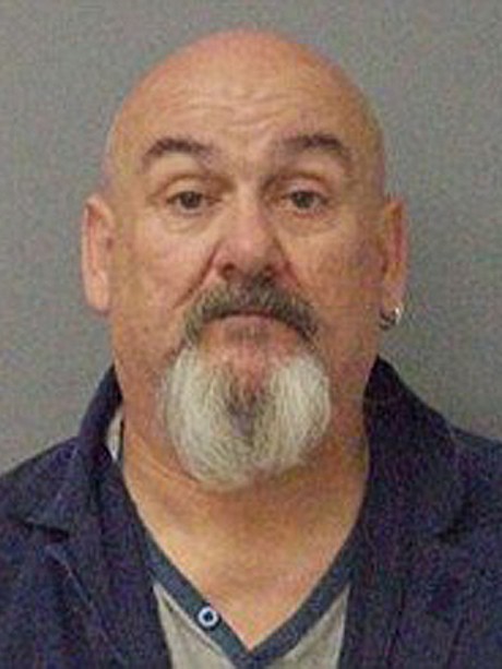 Marah Diganggu Saat Halloween, Pria Nyalakan Kembang Api di Bokong ABG