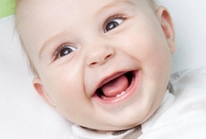Cara Menjaga Kesehatan Gigi Bayi