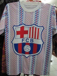 Ini dia batik untuk penggemar bola. Trusmi menyediakan aneka model batik bertema klub sepakbola favorit Anda (Fitraya/detikTravel)