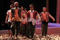 Pemain teater ini berasal dari teater garasi.
