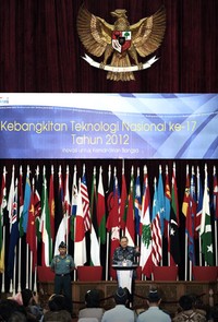 Presiden SBY menyampaikan pidato di hadapan para peneliti dari berbagai latar belakang yang menghadiri acara tersebut. (Cahyo Bruri Sasmito/Setpres).