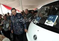 Presiden SBY meninjau mobil-mobil ramah lingkungan hasil karya anak bangsa. (Cahyo Bruri Sasmito/Setpres).
