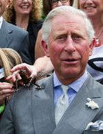 Pangeran Charles Kerap Bercanda dengan Anak-anak