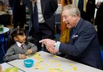 Pangeran Charles Kerap Bercanda dengan Anak-anak