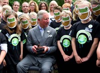Charles mencoba berkomunikasi dengan bahasa anak-anak untuk menggantikan pidato yang membosankan.  (Photo by Arthur Edwards - WPA Pool/Getty Images)