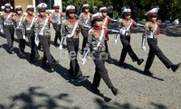 Sekelompok anak berusia rata-rata 12 tahun dan masih duduk di bangku Sekolah Dasar di Kab. Wajo, memamerkan kepiawaiannya dalam baris-berbaris.
