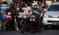 Kegiatan tersebut dalam rangka memperingati Hari Ulang Tahun Polwan ke-64 yang jatuh pada tanggal 1 September 2012 lusa.