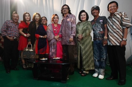 Midodareni Nunung & Iyan Dibanjiri Para Pelawak