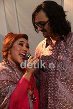 Kemesraan Nunung & Iyan Jelang Pernikahan