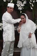 Nunung & Iyan Resmi Menikah