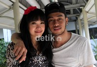 Widi Vierra dan kekasihnya, Rico makin mesra. Gus Mun/detikHOT.