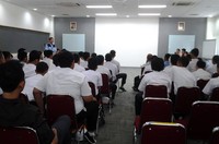 Lewat program ini, para pelajar mendapatkan pengetahuan baru mengenai industri otomotif Indonesia dan dapat mendorong kemajuan perkembangan industri otomotif Indonesia dikemudian hari. (Dok Hino).karta.
