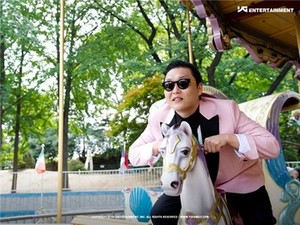 Psy Kalahkan Taylor Swift dan One Direction di Billboard 50 Social Chart