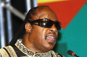 Stevie Wonder Impikan Duet Bareng Amy Winehouse