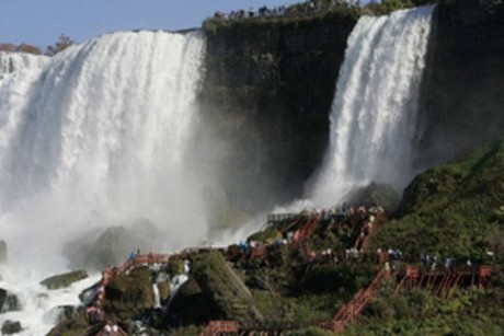 Hiii... Potongan Tubuh Wanita Ditemukan di Dekat Air Terjun Niagara