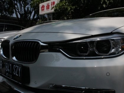 BMW: Gara-gara Steve Jobs, Warna Mobil Putih Jadi Populer