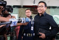 Herman Hery diperiksa Komisi Pemberantasan Korupsi (KPK) terkait kasus dugaan korupsi pengadaan dan pemasangan solar home system (SHS) oleh Direktorat Jenderal Listrik dan Pemanfaatan Energi Departemen Energi dan Sumber Daya Mineral (Ditjen LPE Departemen ESDM) tahun anggaran 2007 dan 2008. Ramses/detikcom.