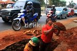 Pemasangan Pipa Air Minum Bikin Macet