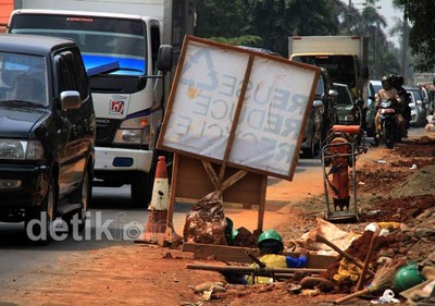 Pemasangan Pipa Air Minum Bikin Macet