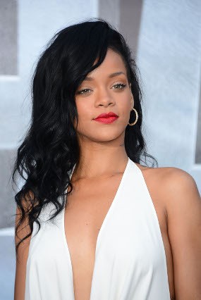 Rihanna Kejar Peran di Film Remake Scarface