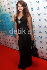 Gaya Elegan Acha Septriasa di Red Carpet