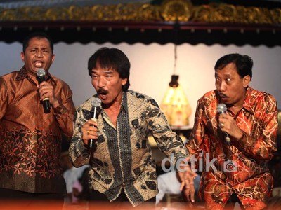 Srimulat Ramaikan Resepsi Nunung & Iyan