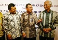 PT Bank Rakyat Indonesia (Persero) Tbk dan PT Pelindo IV (Persero) menandatangani perjanjian kredit investasi di Jakarta, Kamis (30/8/2012). (Humas BRI).