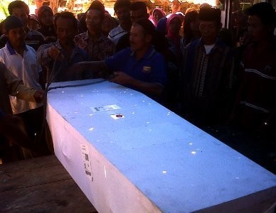 TKI Asal Banyumas yang Tewas di Malaysia Dimakamkan