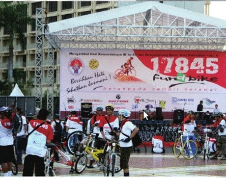 Minggu Pagi Digelar 17845 Fundbike di Parkir Timur Senayan