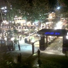 Menikmati Malam di Kota Teheran