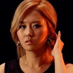 Gayoon 4Minute Operasi Dagu?