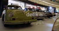 Pameran yang berlangsung di Pacific Place, Jakarta mulai tanggal 3-9 September ini menampilkan beberapa mobil legendaris milik Porsche.
