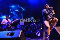 Glenn tampil dengan lagu-lagunya yang romantis. Konser yang dipromotori Rajawali Indonesia dan didukung oleh Stellar Indonesia tersebut menghabiskan waktu  2 jam 20 menit. Total lagu yang dibawakan mencapai 24 lagu.