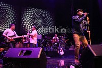 Tajuk Cinta Beta yang diusungnya mengajak seluruh penonton untuk lebih mengenal Indonesia timur, dengan berbagai nuansanya. Glenn membawakan 24 lagu diantaranya Januari, Sedih Tak Berujung, dan Akhir Cerita Cinta.