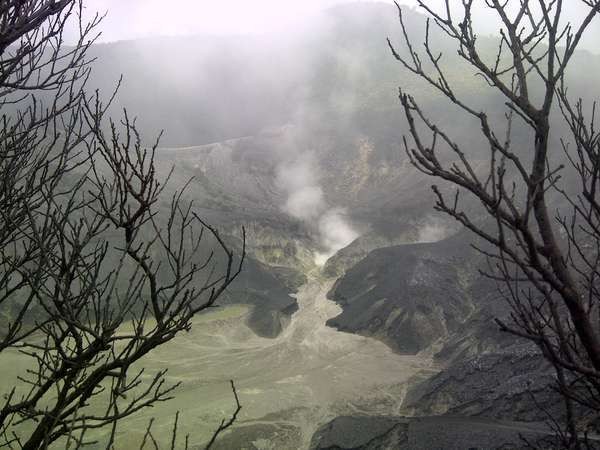 Waduh! Pengunjung Dilarang Masuk Tangkuban Perahu