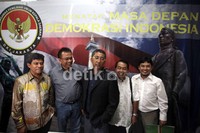 Ketua harian APPSI Supriatno, Sekjen APPSI Ngadiran, dan Ketua Litbang APPSI Setiyo Edi yang didampingi Ketua DPD Gerindra M Taufik memenuhi panggilan Panwaslu.