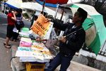 Calon PNS Berburu Buku Panduan