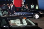 Hillary Datang, Halim Dijaga Ketat
