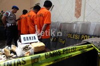 Tujuh tersangka yang diamankan itu berinisial AJ, SH, AN, CT, MD, DF dan IW.