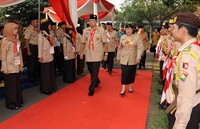 Acara yang dihadiri sekitar 2000 anggota pramuka dari berbagai tingkatan ini juga bertepatan dengan 100 tahun berdirinya gerakan kepanduan di Indonesia. Rusman/Setpres.