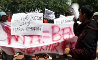 Demo ini terkait kasus sengketa lahan antara pemerintah Provinsi DKI Jakarta dengan PT. Copylas. (Ahmad Rifai)