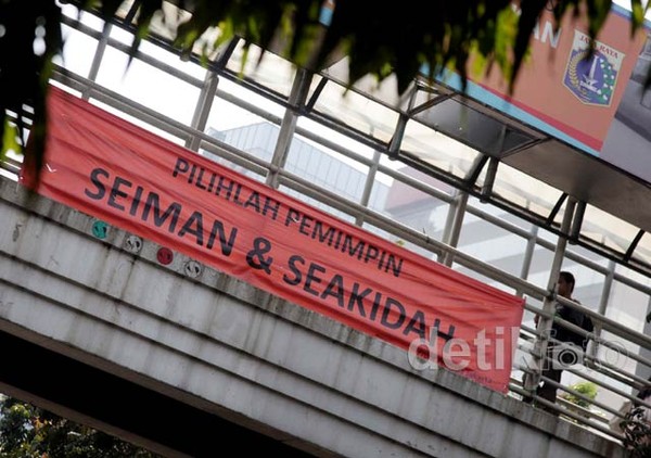 Spanduk Ramaikan Pilgub Jakarta